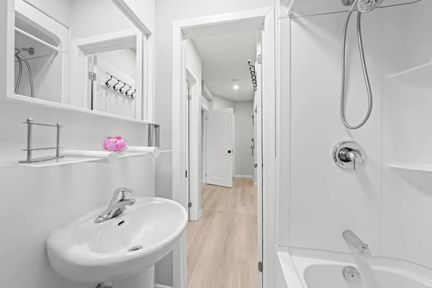 Private Cozy Room With Free Parking تورونتو بيت ضيافة